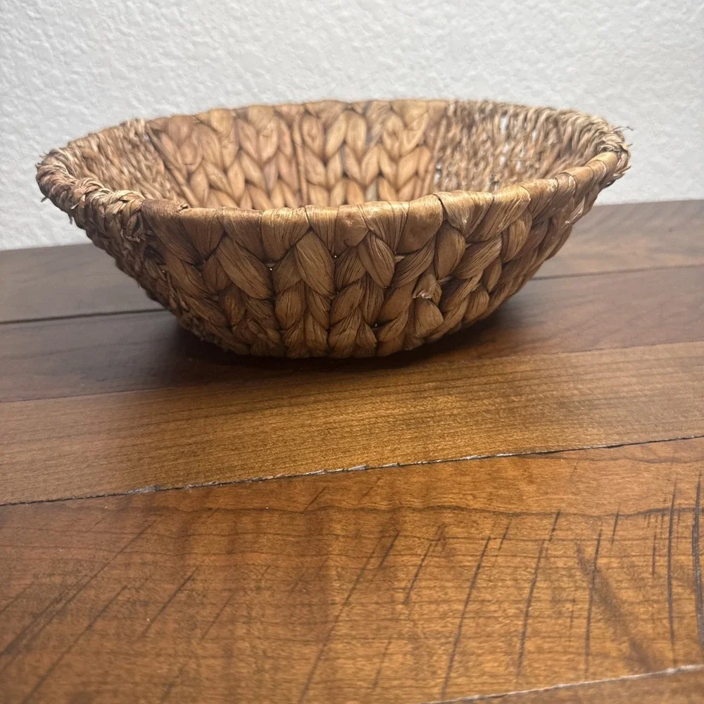 Vintage Wicker Woven Basket/Bowl Farmhouse Adirondack Handwoven